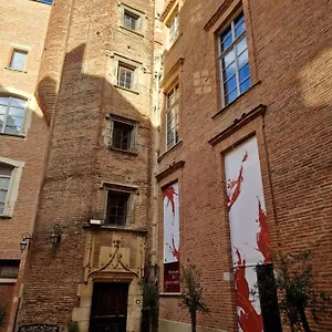 https://apt-ap2-37-m2-hyper-centre.midi-pyreneeshotels.com